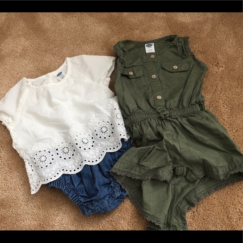 Set of 2 Onesies old navy 3-6 months bundle